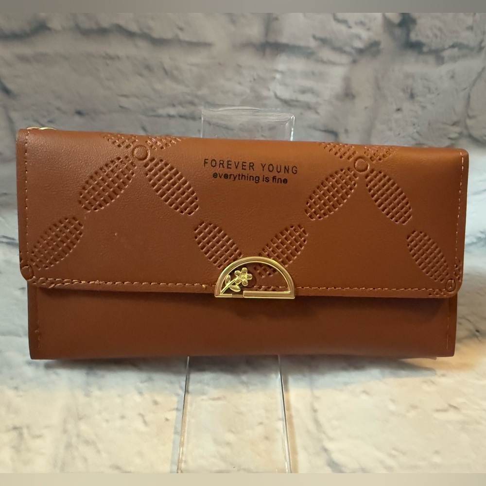 Forever Young Tan Women's Wristlet NWOT (0268)
